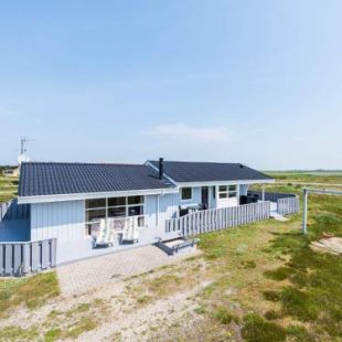 Фотография гостевого дома 6 person holiday home on a holiday park in Hvide Sande