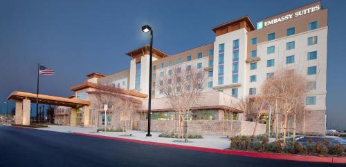 Фотография гостиницы Embassy Suites Palmdale