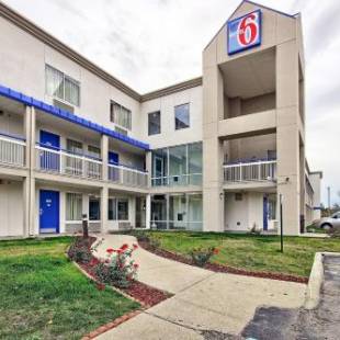 Фотографии гостиницы 
            Motel 6-Columbus, OH - West