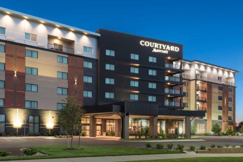 Фотография гостиницы Courtyard by Marriott Mt. Pleasant at Central Michigan University