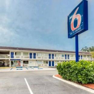 Фотографии гостиницы 
            Motel 6-Venice, FL