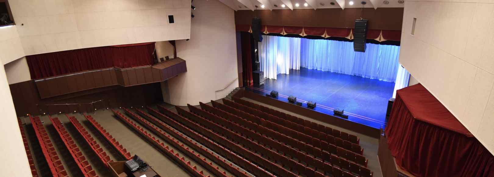 Фотография концертного зала Большой зал ДК Аксион