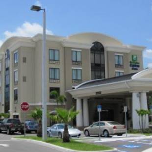 Фотографии гостиницы 
            Holiday Inn Express Hotel & Suites Tampa-USF-Busch Gardens, an IHG Hotel