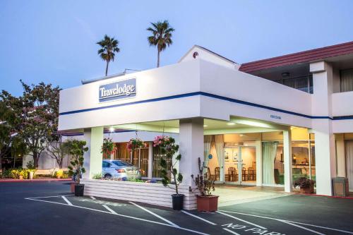 Фотография гостиницы Travelodge by Wyndham Monterey Bay