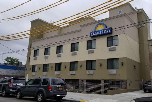 Фотографии гостиницы 
            Days Inn by Wyndham Brooklyn Marine Park