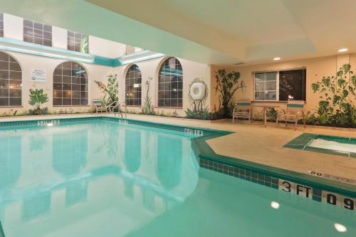 Фотография гостиницы Holiday Inn Express Hotel & Suites Bishop, an IHG Hotel