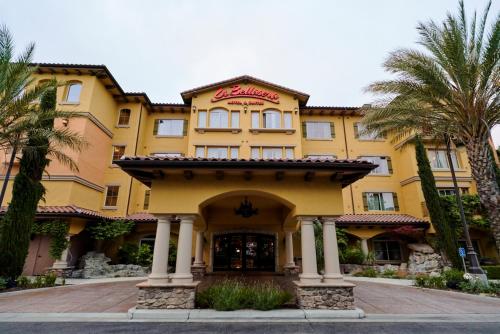 Фотография гостиницы La Bellasera Hotel & Suites