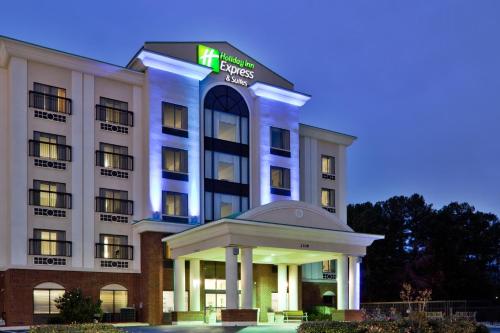 Фотография гостиницы Holiday Inn Express Hotel & Suites - Wilson - Downtown, an IHG Hotel
