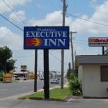 Фотография мотеля Executive Inn Pearsall