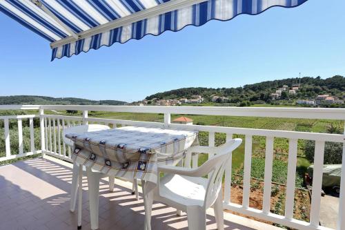 Фотография гостевого дома Apartments with a parking space Lumbarda, Korcula - 4471