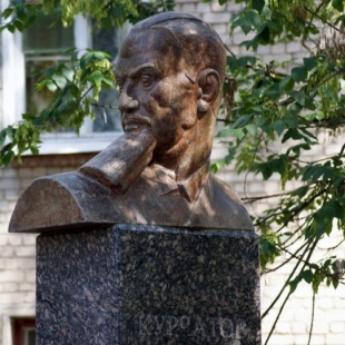 Фотография памятника Бюст И.В. Курчатова