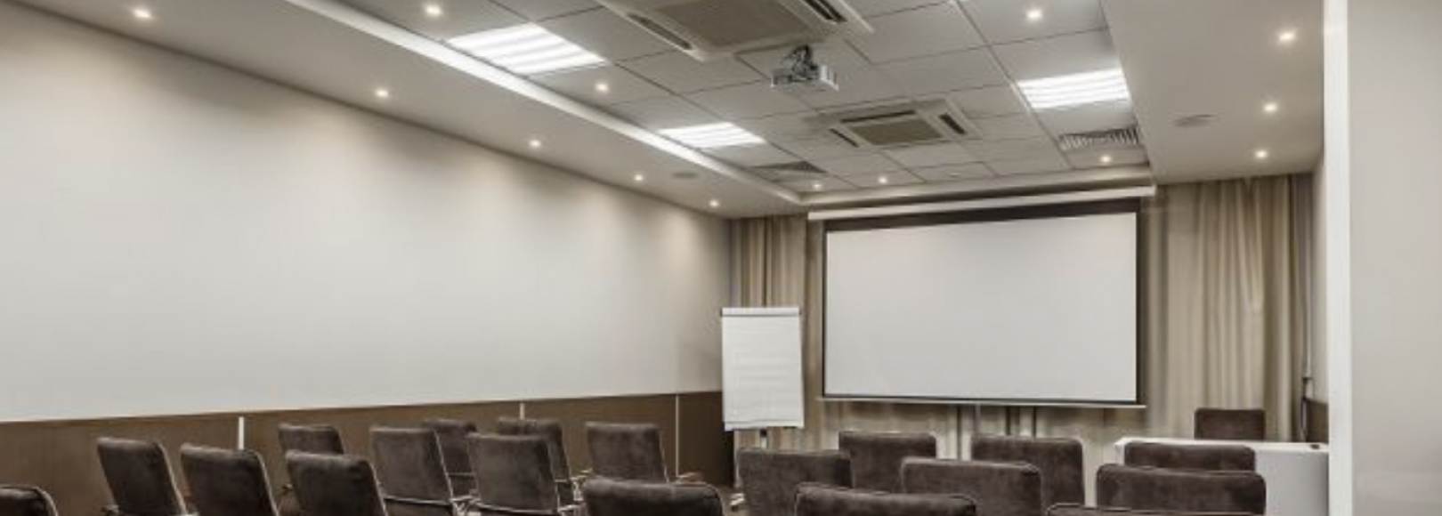 Фотография конференц-зала Яшма