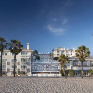 Фотографии гостиницы 
            Shutters On The Beach