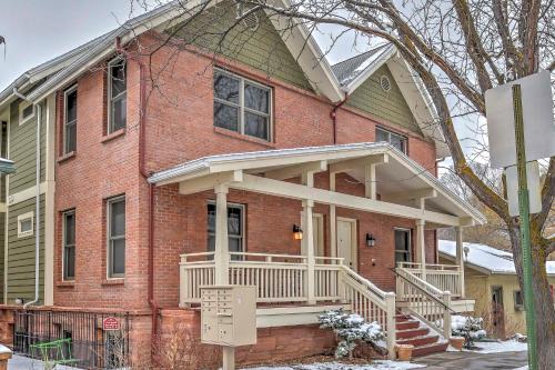 Фотография гостевого дома Cozy Central Glenwood Springs Condo with 2 Decks!