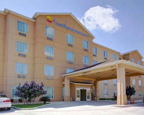 Фотографии гостиницы 
            Comfort Inn & Suites Selma near Randolph AFB