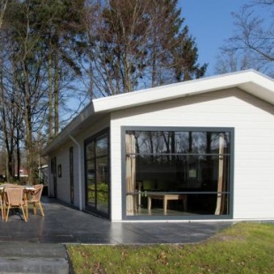 Фотография гостевого дома Nice chalet with dishwasher, surrounded by forest