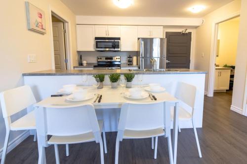 Фотография гостевого дома Newly Renovated Modern Condo Near Hospital, UNB Patio & Parking Coffee