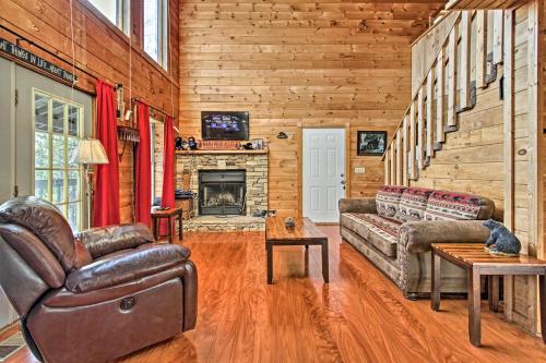 Фотографии гостевого дома 
            Home in the Smokies with Game Room Less Than 6Mi to Dollywood