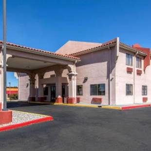 Фотографии гостиницы 
            Quality Inn & Suites Albuquerque North near Balloon Fiesta Park