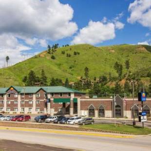 Фотографии гостиницы 
            Comfort Inn & Suites Hotel in the Black Hills