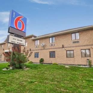 Фотографии гостиницы 
            Motel 6-Windsor, ON