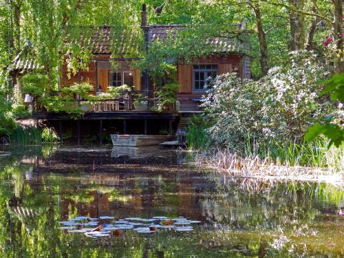 Фотография гостевого дома Delightful Chalet in Opglabbeek near Lake