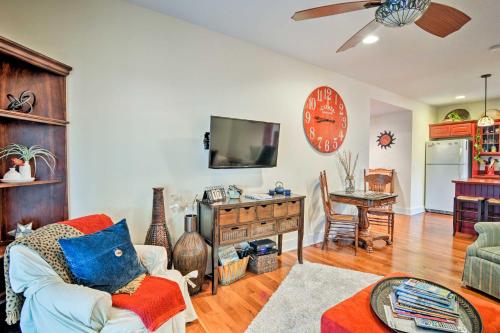 Фотография гостевого дома Northwest Michigan Duplex half Mi to Lake Michigan