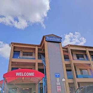 Фотографии гостиницы 
            Travelodge by Wyndham Houston Hobby Airport