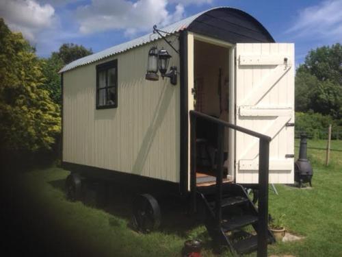 Фотография кемпинга Bells Meadow Shepherds Hut