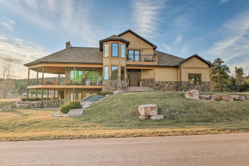 Фотографии гостевого дома 
            Expansive Black Hills Forest Home with Deck and Grill!