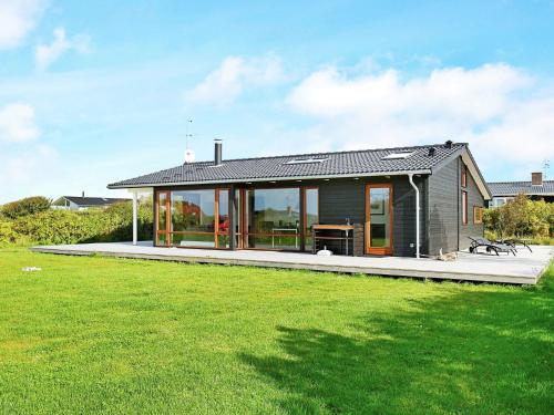 Фотография гостевого дома Three-Bedroom Holiday home in Vestervig 6