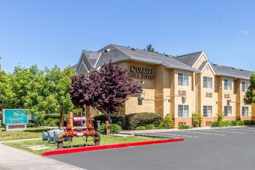 Фотография гостиницы Quality Inn & Suites Santa Rosa