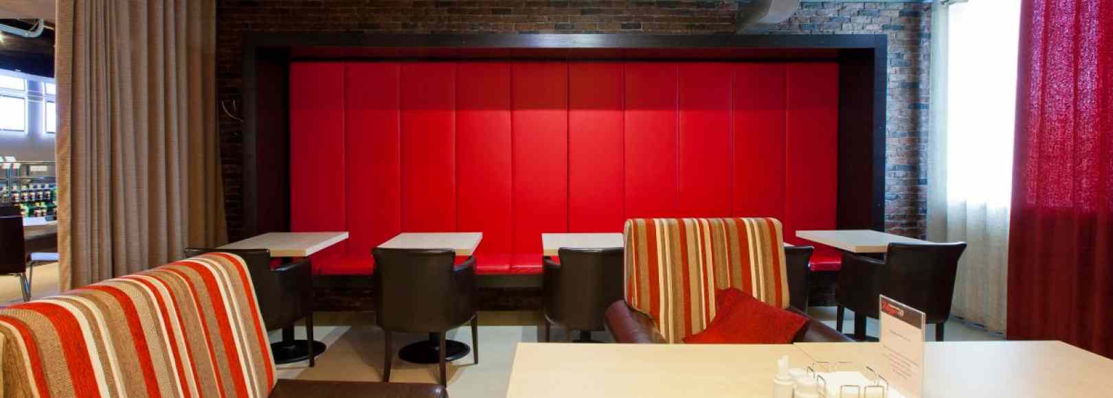 Фотография банкетного зала VIP-зона у камина