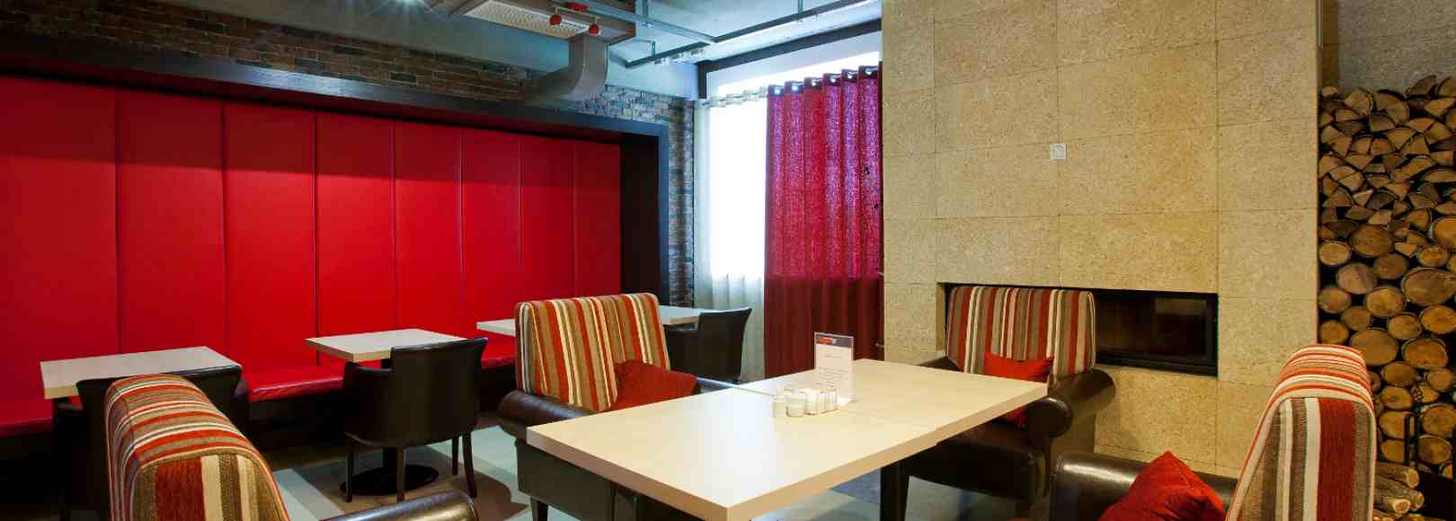 Фотография комнаты для переговоров VIP-зона c камином