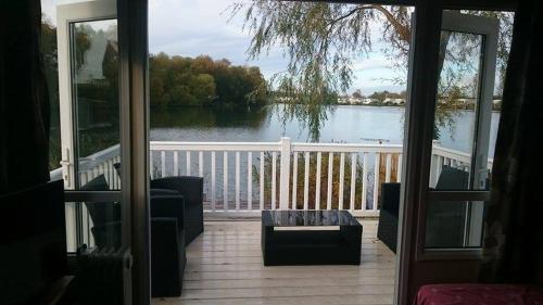 Фотография гостевого дома Tattershall Lakes Caravan