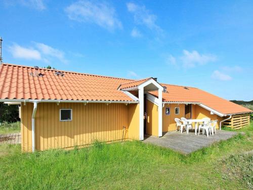 Фотографии гостевого дома 
            Three-Bedroom Holiday home in Oksbøl 38