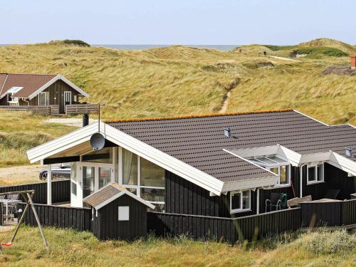 Фотография гостевого дома Four-Bedroom Holiday home in Ringkøbing 3