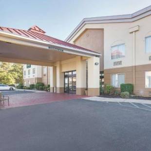 Фотографии гостиницы 
            La Quinta Inn by Wyndham Decatur Alabama