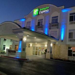 Фотографии гостиницы 
            Holiday Inn Express Hotel and Suites Bastrop, an IHG Hotel