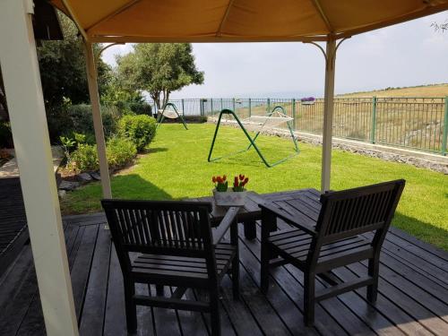 Фотография гостевого дома Julie's Cabins