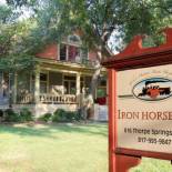 Фотография мини отеля Iron Horse Inn