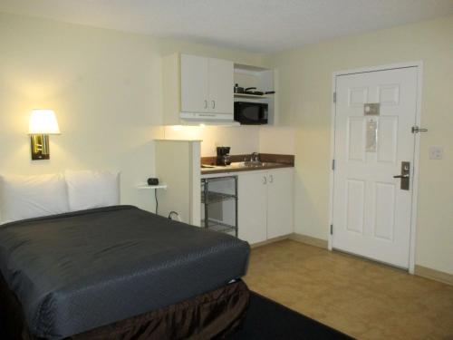 Фотография гостиницы Studio 6-Hampton, VA - Langley AFB Area