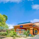 Фотография гостиницы Travelodge by Wyndham Tucson AZ