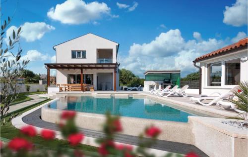 Фотография гостевого дома Five-Bedroom Holiday Home in Marcana