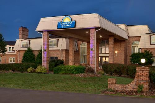 Фотография гостиницы Days Inn and Suites by Wyndham Sikeston