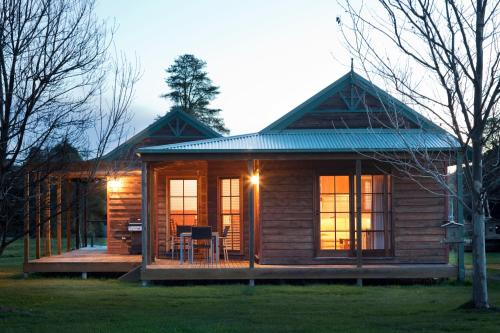 Фотографии гостевого дома 
            Beechworth Cedar Cottages