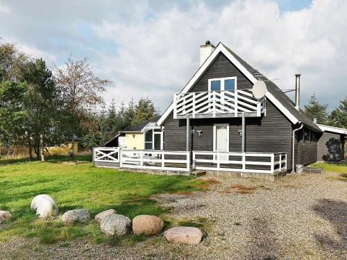 Фотография гостевого дома Six-Bedroom Holiday home in Vestervig