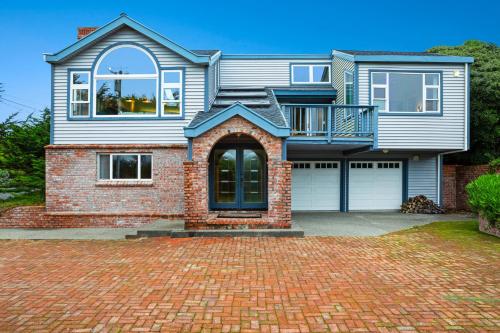 Фотография гостевого дома Brudaden Beach House