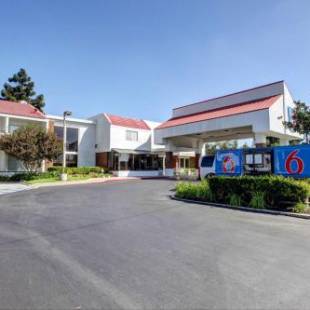 Фотографии гостиницы 
            Motel 6-Santa Ana, CA - Irvine - Orange County Airport