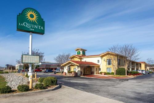 Фотографии гостиницы 
            La Quinta Inn by Wyndham Huntsville Research Park